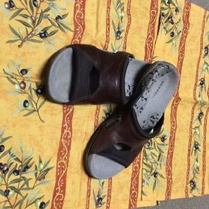 Merrell Sandals size 5 women or 3 girls size